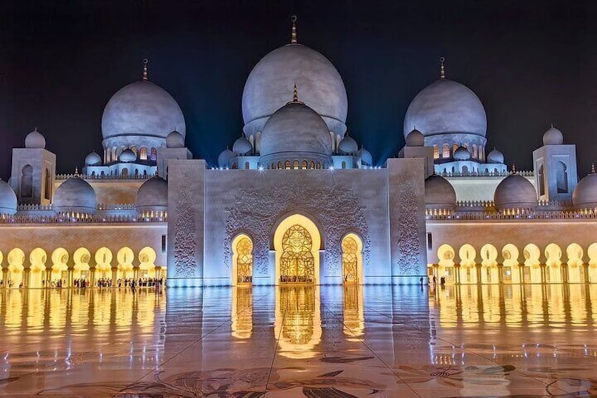 Step into the awe-inspiring beauty of the Abu Dhabi Grand Mosque, a captivating fusion of modern elegance and traditional Islamic splendor.