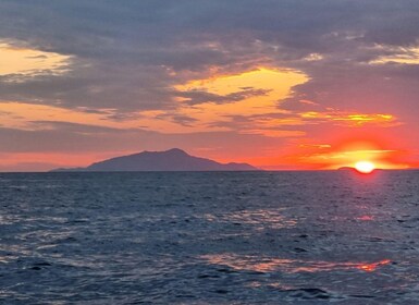 Croisière privée sur la côte de Sorrente au coucher du soleil