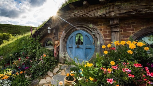 From Auckland: Hobbiton Film Set Full-Day Trip
