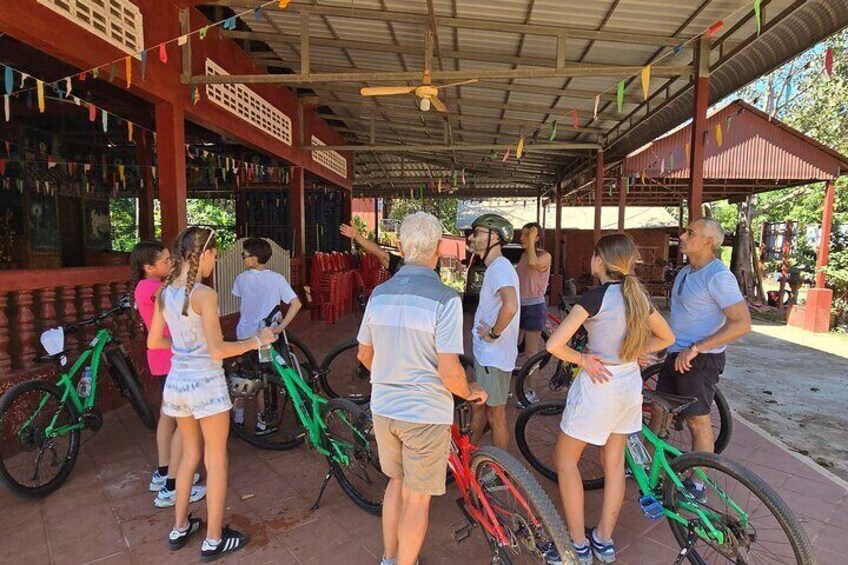 Silk island cycling tour