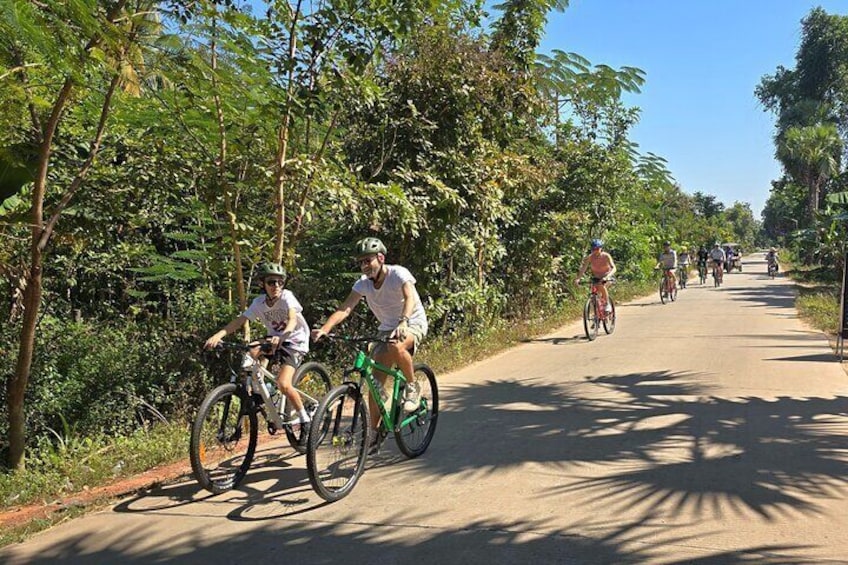 Silk island cycling tour