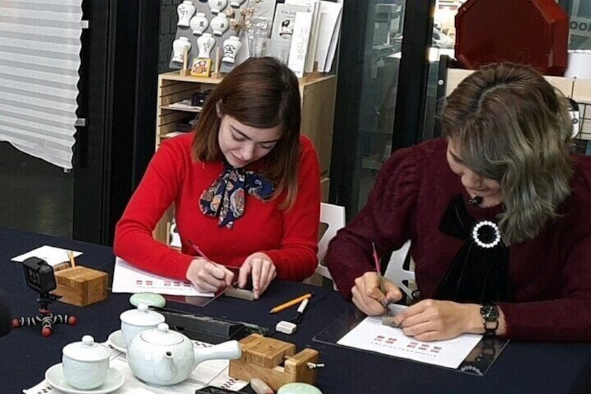 Carving a Korean Stone Seal with a Craftswoman in Insadong