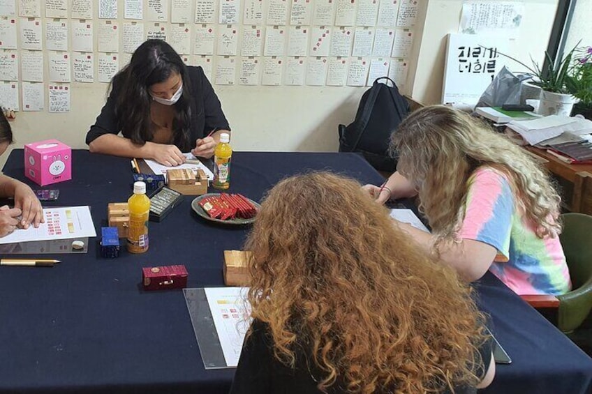 Carving a Korean Stone Seal with a Craftswoman in Insadong