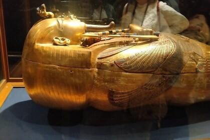 The Egyptian Museum and Khan El Khalili
