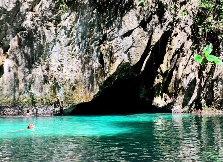 Ko Lanta: 4 Islands and Emerald Cave Snorkeling Trip