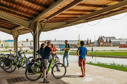 Brussels: Discover Highlights and Hidden Gems by Bike