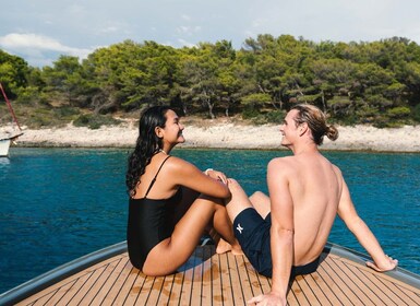 South Hvar and Pakleni Islands Private Full-Day Boat Tour