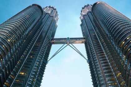 Petronas Twin Tower Skybridge View & Dining Experience Tour with Local Host