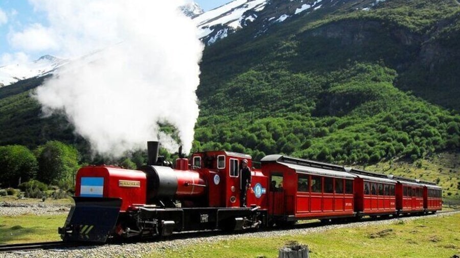 Full Day Tour to National Park by Train and Catamaran