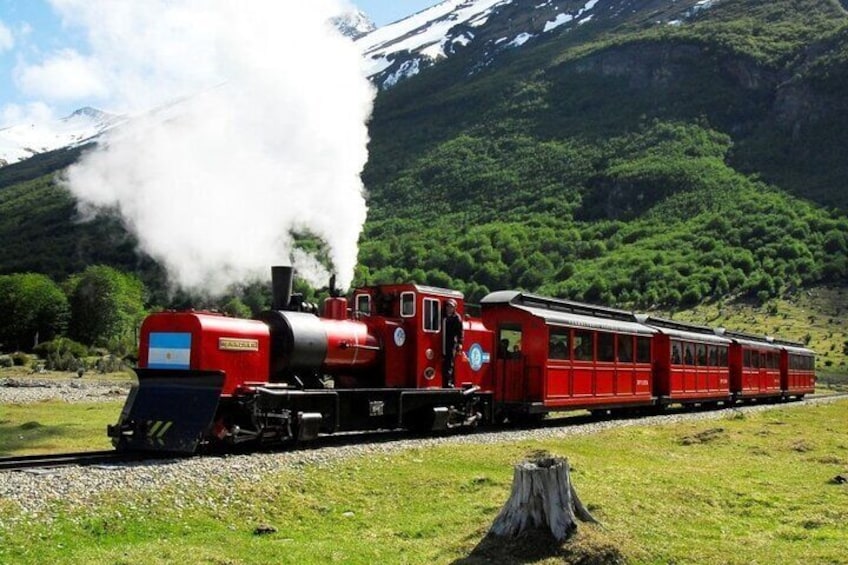 Full Day Tour to National Park by Train and Catamaran