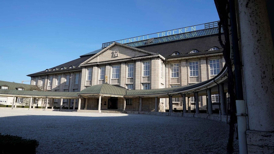 Wiesbaden: Sparkling Winemaking Tour with 3-Glass Tasting