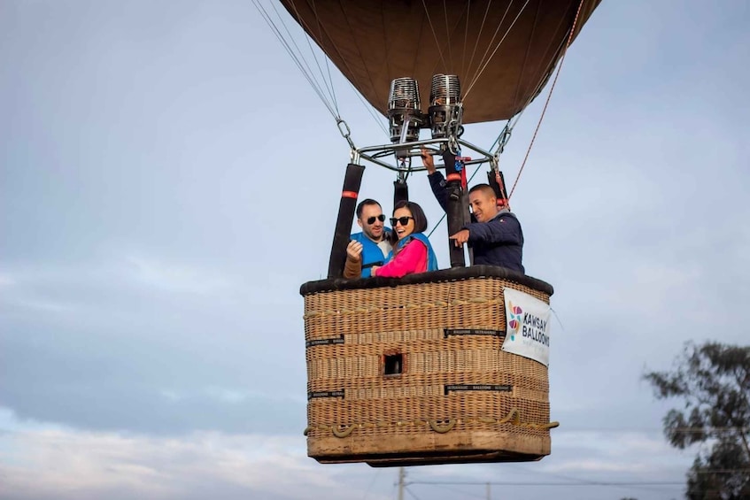 Picture 3 for Activity Otavalo: Sunrise Hot-Air Balloon Ride Over Lago San Pablo