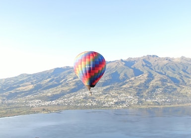Otavalo: paseo en globo aerostático al amanecer sobre el Lago San Pablo