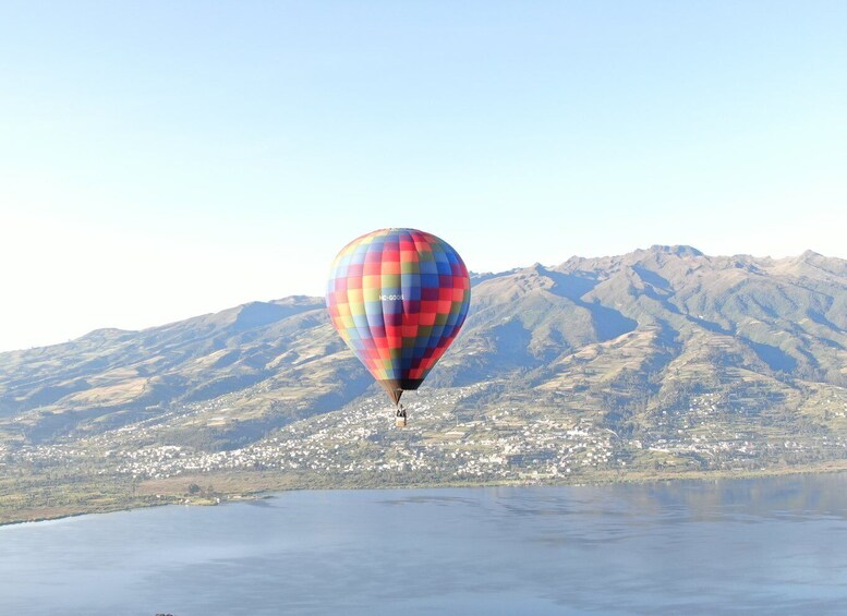 Otavalo: Sunrise Hot-Air Balloon Ride Over Lago San Pablo