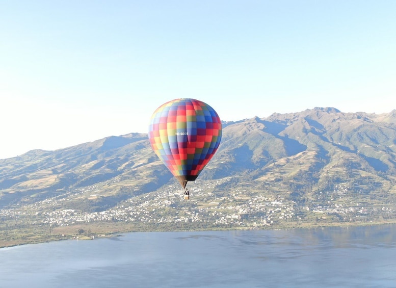 Otavalo: Sunrise Hot-Air Balloon Ride Over Lago San Pablo