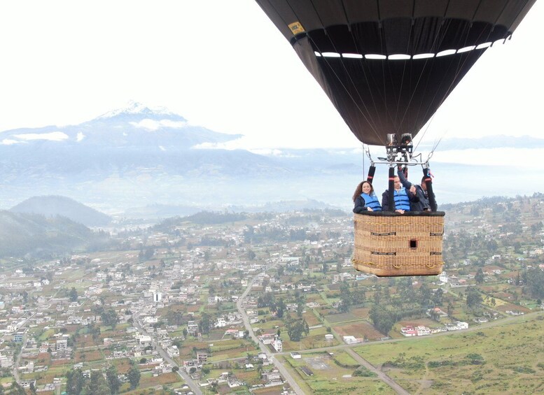 Picture 1 for Activity Otavalo: Sunrise Hot-Air Balloon Ride Over Lago San Pablo