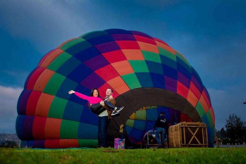 Picture 4 for Activity Otavalo: Sunrise Hot-Air Balloon Ride Over Lago San Pablo