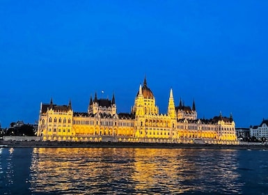 Budapest: Stadtrundfahrt mit Begrüßungsgetränk