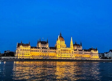 Budapest: Stadens höjdpunkter kryssning med välkomstdrink