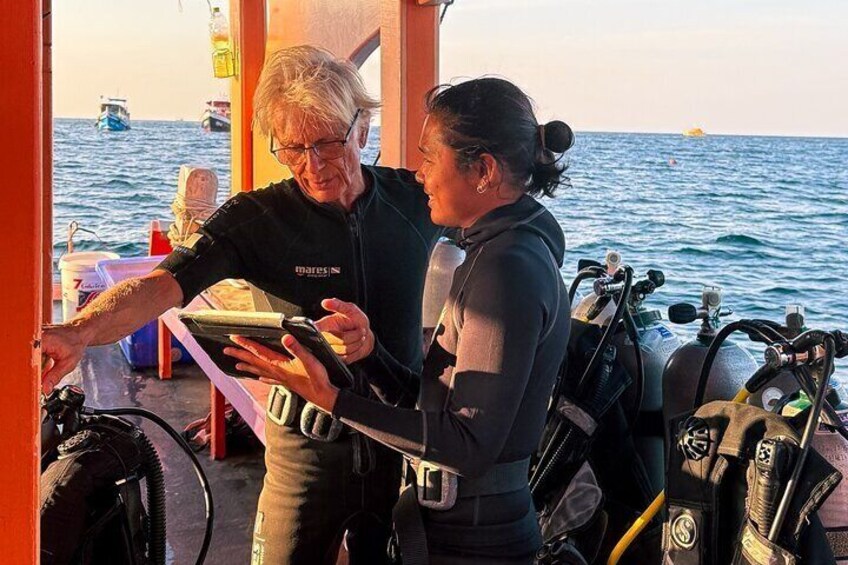 Explore Thailand’s vibrant underwater world with our all-inclusive PADI scuba diving courses in Koh Tao, perfect for both beginners and advanced divers.