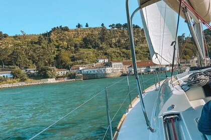 3 Hour Sailing Tour throughout the Tagus River Highlights