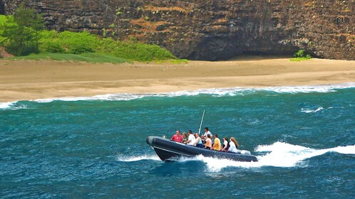 Raft Adventure - Na Pali Nu'alolo Kai Beach Landing
