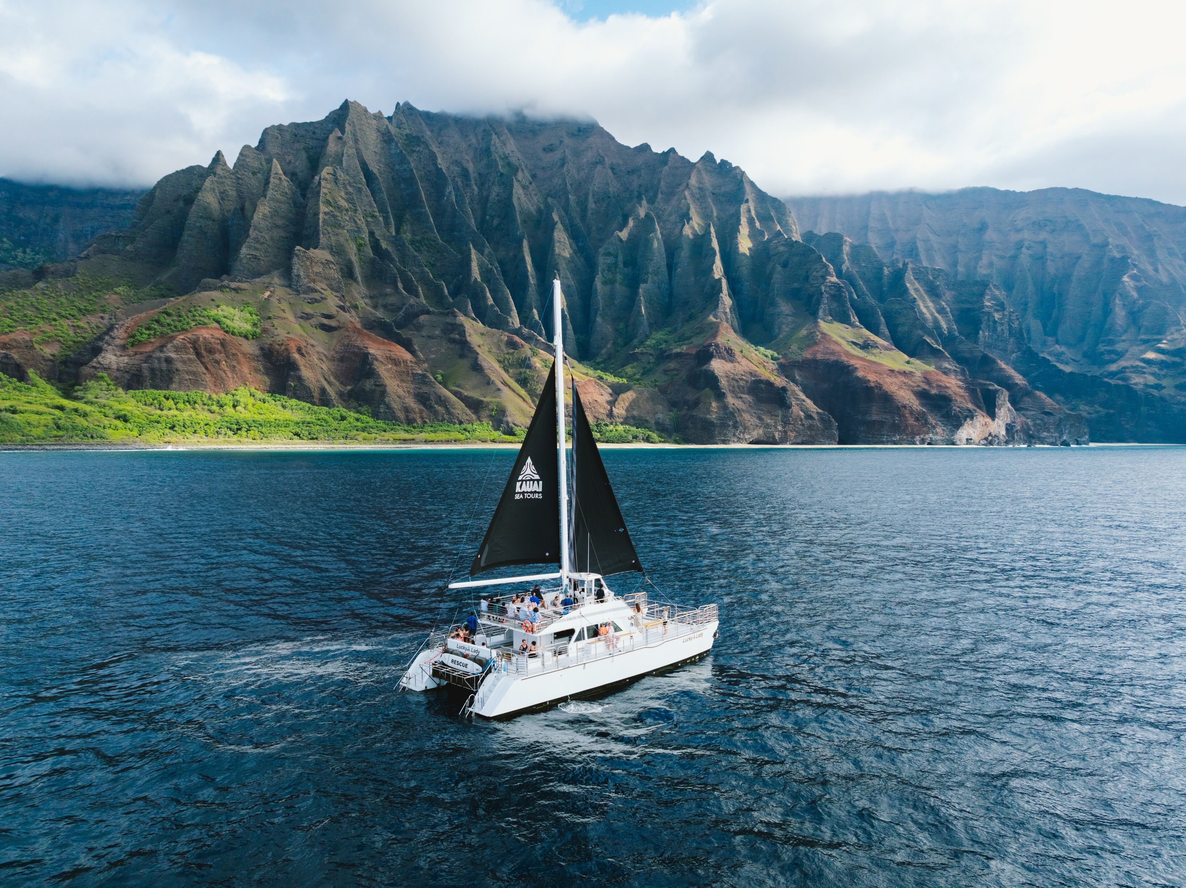 Lucky Lady Deluxe - Na Pali Morning Snorkel or Sunset Snorkel Dinner Tour 