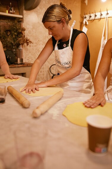 Florence: Pasta exclusive making cooking class with Gelato