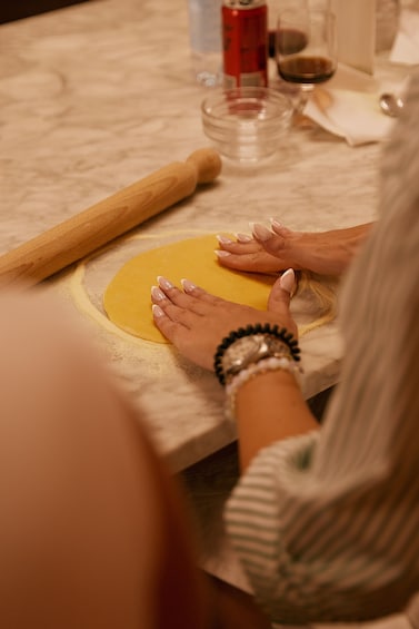 Florence: Pasta exclusive making cooking class with Gelato