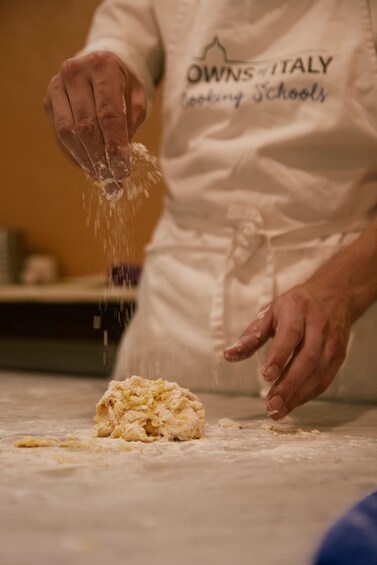 Florence: Pasta exclusive making cooking class with Gelato