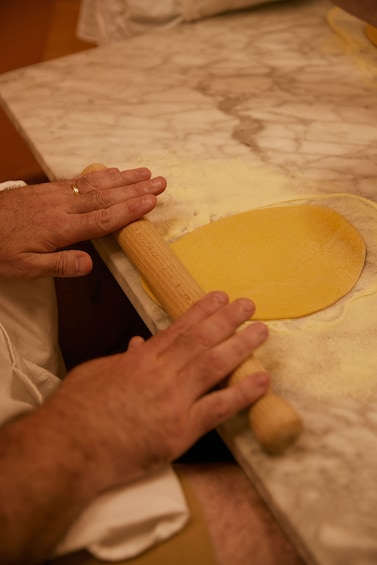 Florence: Pasta exclusive making cooking class with Gelato