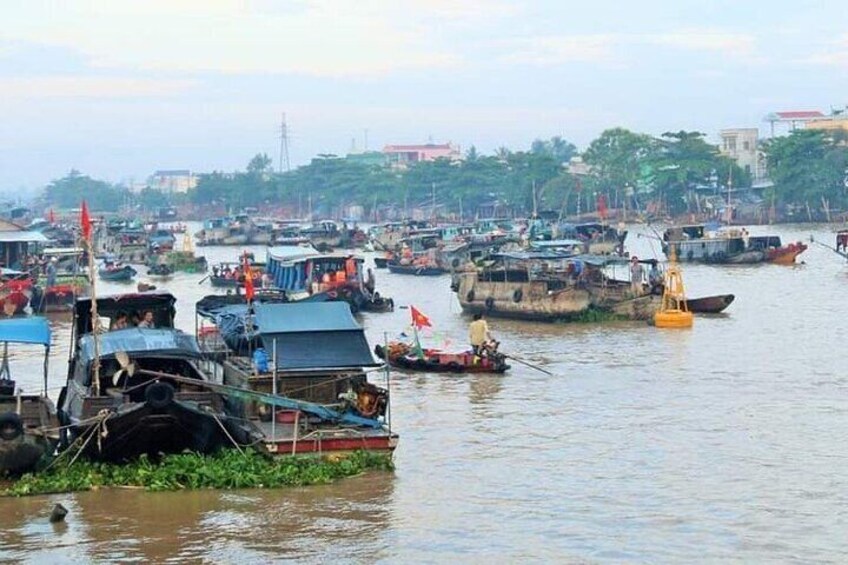 Morning at the floating market