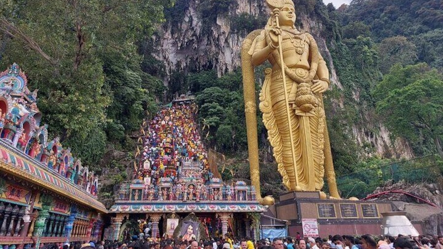 Private Genting Highlands to Kuala Lumpur Airport with Batu Caves