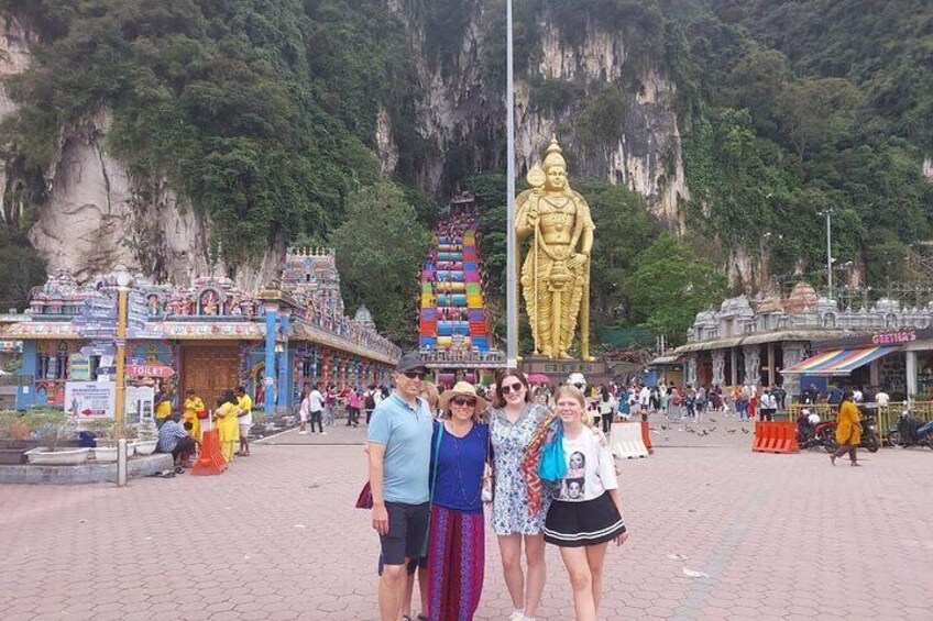 Private Genting Highlands to Kuala Lumpur Airport with Batu Caves
