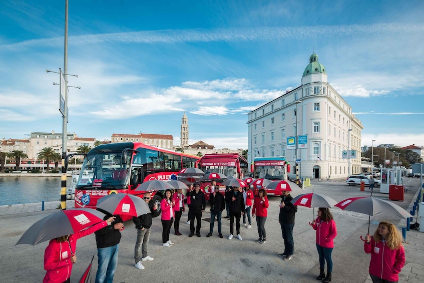 Picture 5 for Activity Split: Red Line Panoramic Tour with Sightseeing Bus