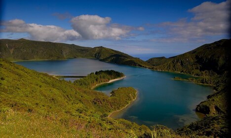 Depuis Ponta Delgada : Excursion d'une journée à Lagoa do Fogo et aux sourc...