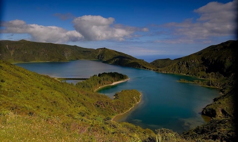 Depuis Ponta Delgada : Excursion d'une journée à Lagoa do Fogo et aux sourc...