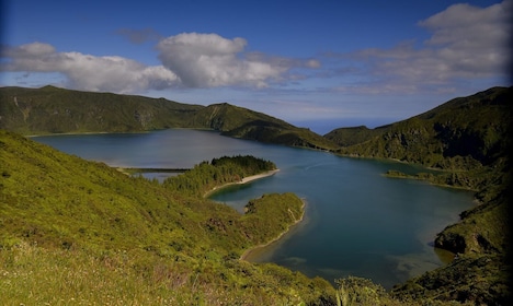 Von Ponta Delgada aus: Tagesausflug zur Lagoa do Fogo und zu den heißen Que...