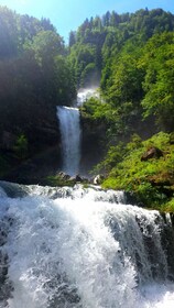 Excursión privada de un día a los lagos y desfiladeros desde Interlaken