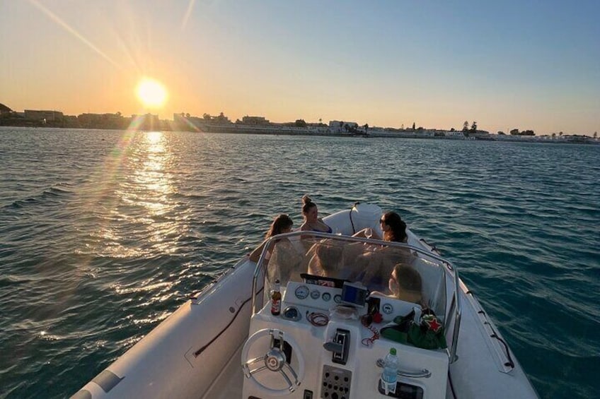 Sunset Cagliari: Sunsets, Dolphins and aperitif at sunset