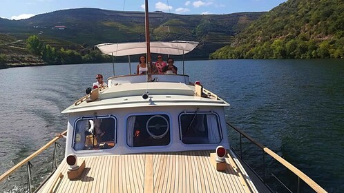 From Pinhão: Private Yacht Cruise along the Douro River