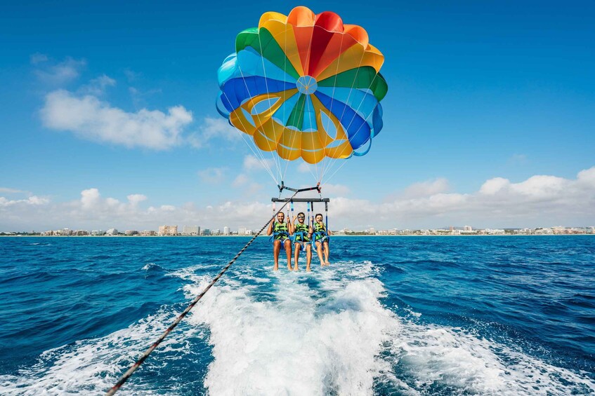 Palma Bay: Parasailing Experience