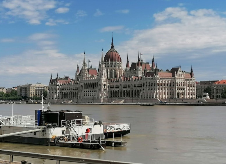 Picture 2 for Activity Budapest: Danube Exploration Game & Self-Guided Tour