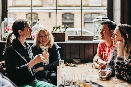 Edimburgo: visita guiada a pie por el casco antiguo y degustación de cervez...