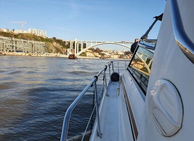 Porto: Private Yacht auf dem Douro-Fluss mit Sekt