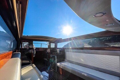 Privé cruise op het Comomeer met luxe houten taxiboot