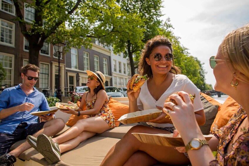 Amsterdam: Private Cruise with Drinks & Pizza or Burger