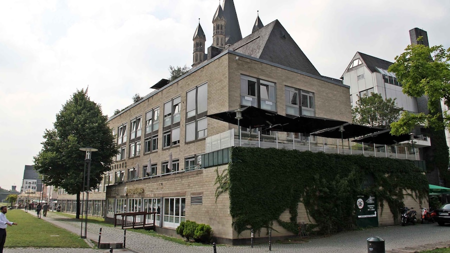 Cologne: Brewery Tour with Beer Tasting and Halven Hahn