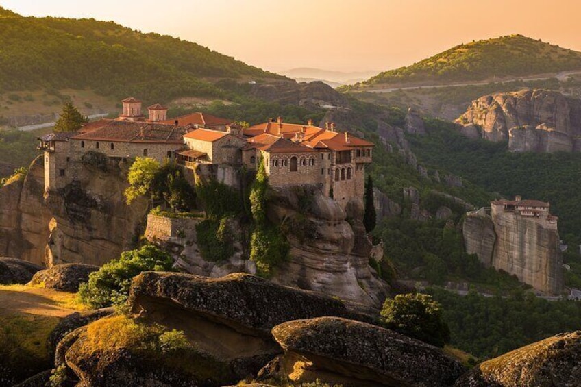 Full Day Tour in Meteora with Hotel Pickup and Honey Tasting