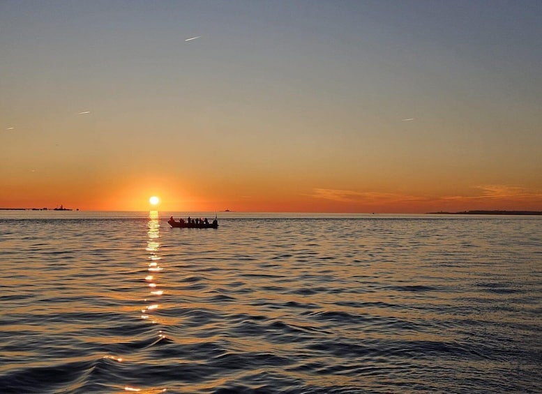 Lisbon: SpeedBoat Tour at Sunset or Daylight